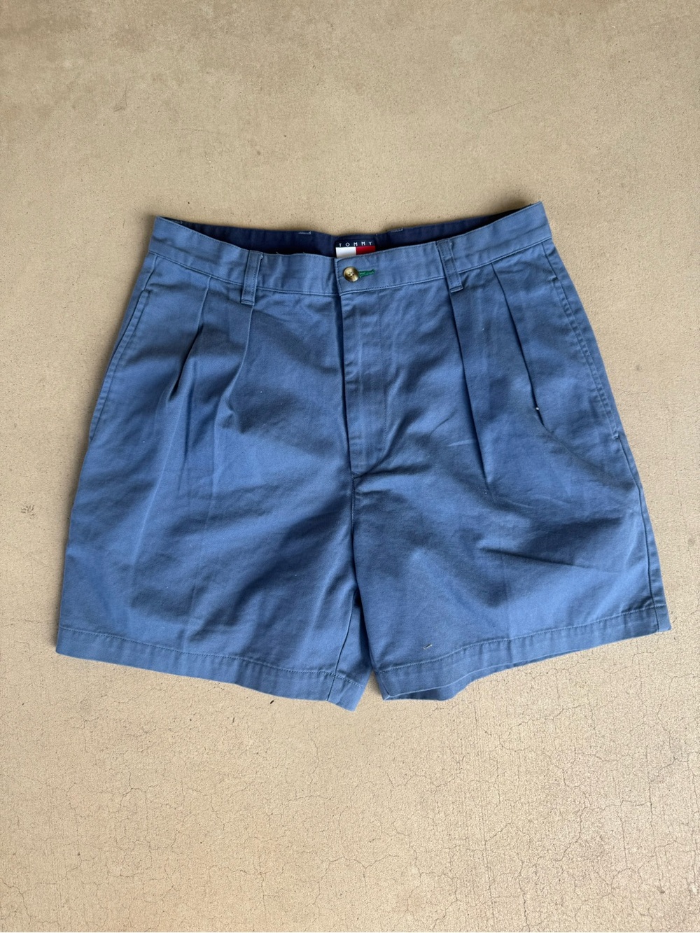 Vintage Tommy Hilfiger Pleated Chino Shorts Blue – Size 32